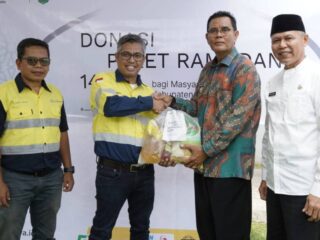 Bupati H. Jarot Terima Bantuan 5.760 Paket Sembako dari PT AMMAN untuk Masyarakat Sumbawa