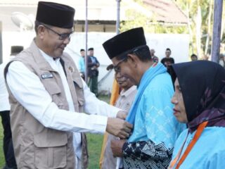 Lepas 330 Jemaah Calon Haji Sumbawa, Bupati H. Jarot Titip Doa untuk Kemajuan Daerah